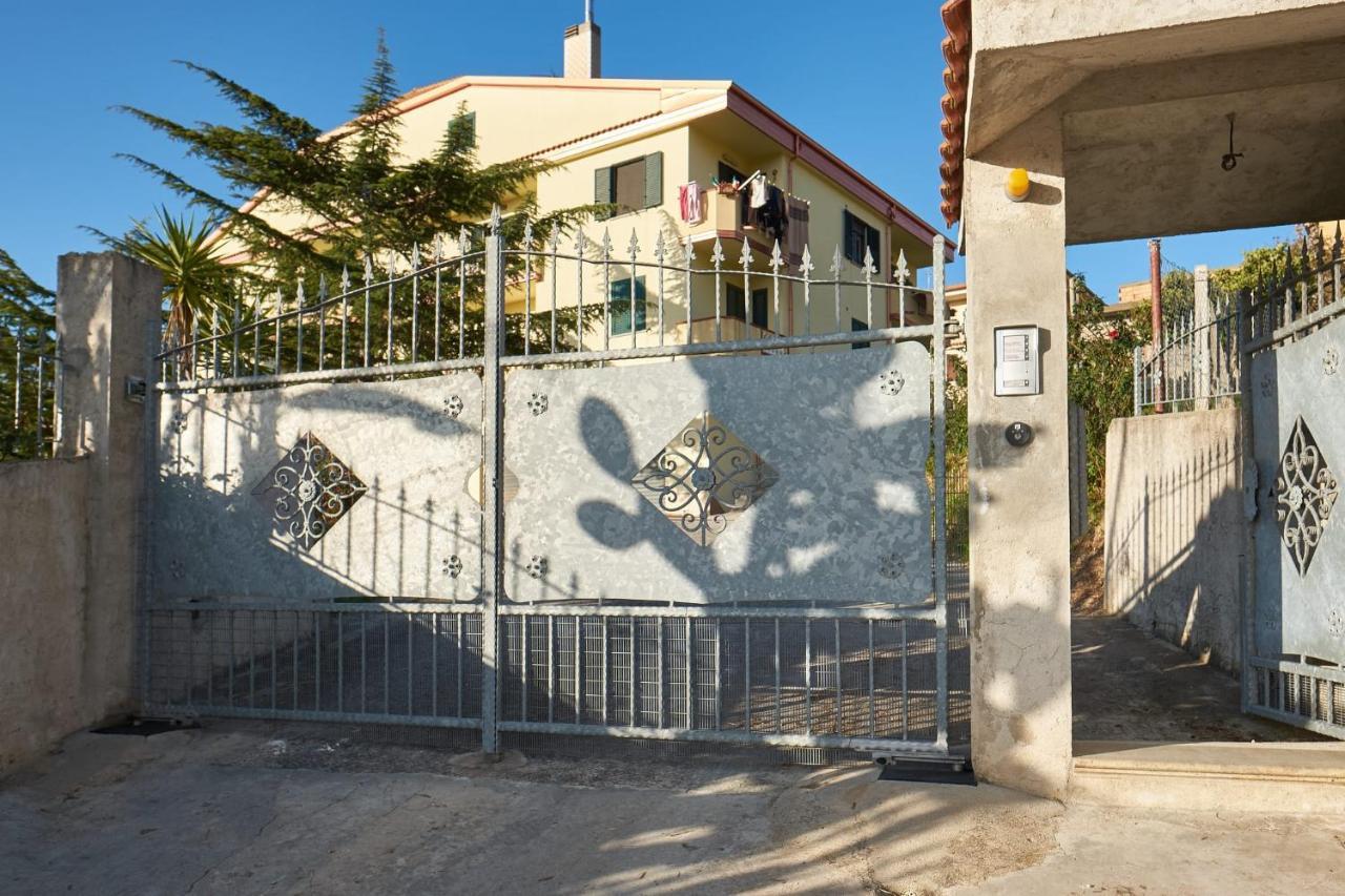 Bouganville House - Casa Vacanze Triparni Экстерьер фото